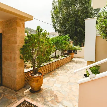 Irene, Lindos 10 Mins, 4 Mins Вилла Vlicha (Rhodes)