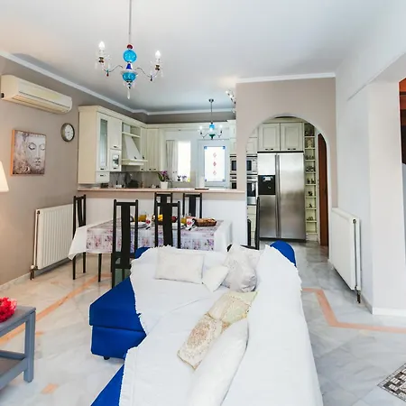 Irene, Lindos 10 Mins, 4 Mins *