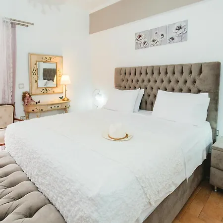 Irene, Lindos 10 Mins, 4 Mins *