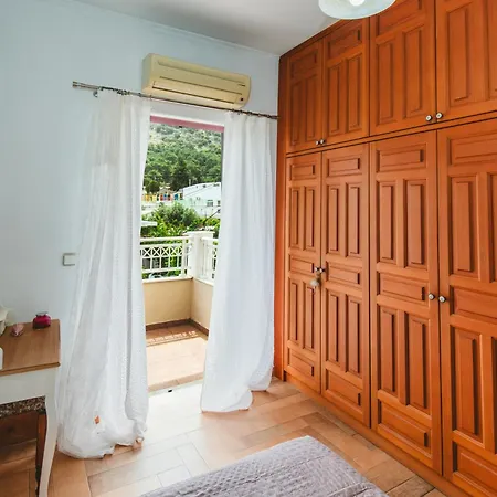 Irene, Lindos 10 Mins, 4 Mins *