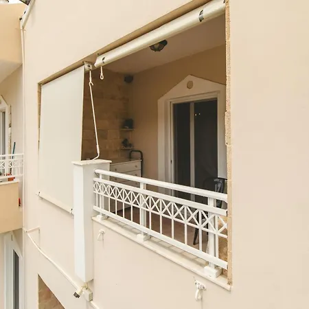 Irene, Lindos 10 Mins, 4 Mins Villa *